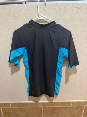 Cherokee Men's Short-Sleeve Black & Aqua Rash Guard
